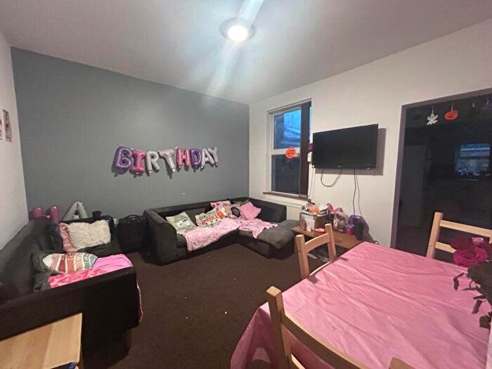 6 Bedroom House To Rent In Midland Avenue, Nottingham, NG7