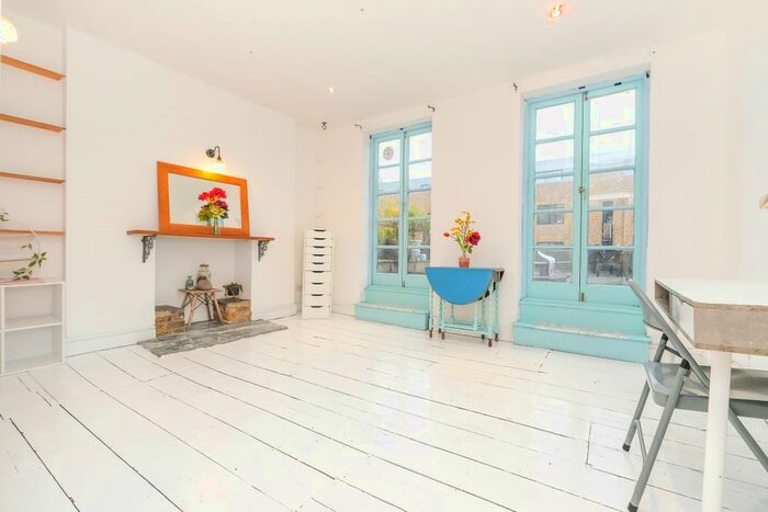 4 Bedroom Maisonette To Rent In Liverpool Road, London, N1