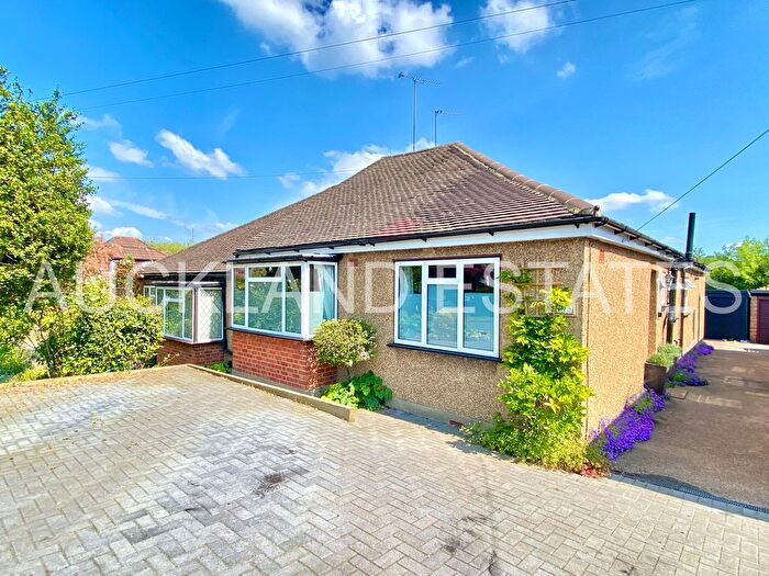 3 Bedroom Semi-Detached Bungalow For Sale In Park Avenue, Potters Bar, EN6