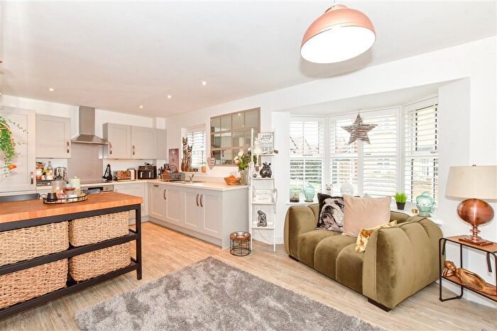 3 Bedroom Detached House For Sale In Billsborough Lane, Fontwell, Arundel, West Sussex, BN18
