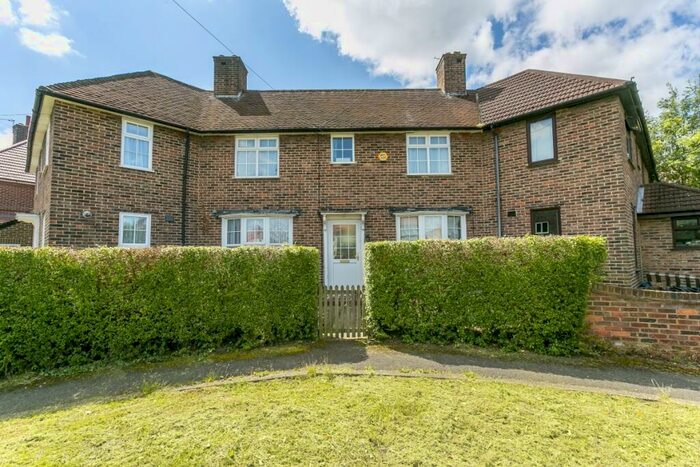 3 Bedroom Terraced House For Sale In Central Road, Morden, SM4