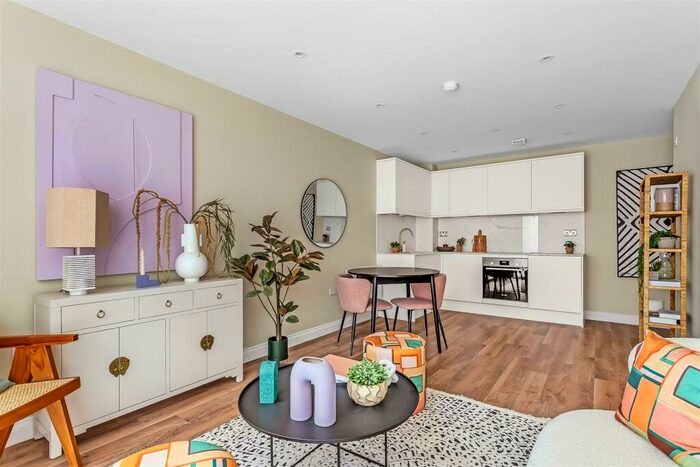 1 Bedroom Flat To Rent In Gateway Guildford, Power Close, Guildford, GU1