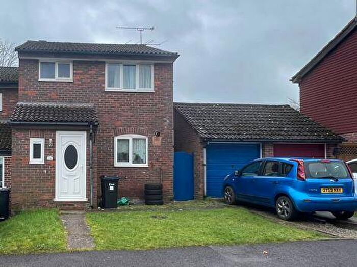 3 Bedroom Semi-Detached House To Rent In Tamar Way, RG41