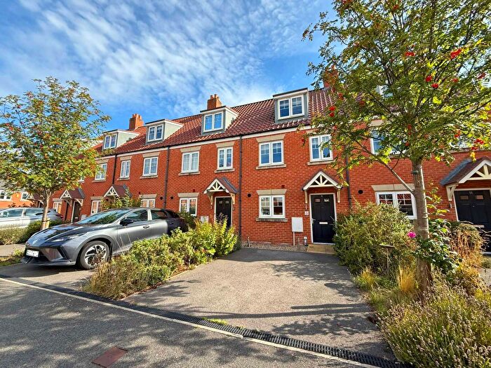 3 Bedroom Terraced House For Sale In Foxglove Way, Scalby, Scarborough, YO13