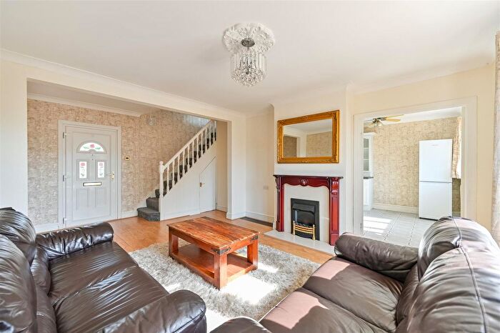 3 Bedroom Semi-detached House For Sale In Brayford Road, Reading, RG2