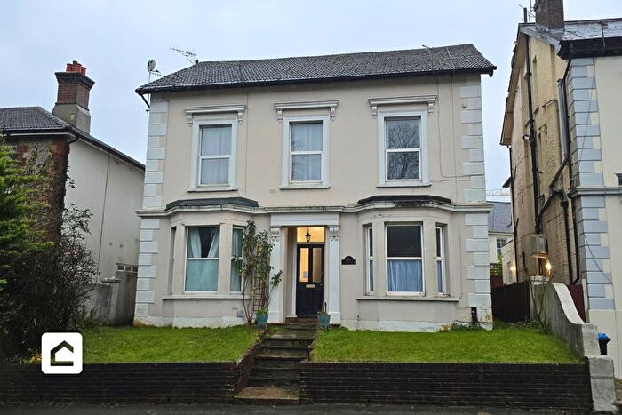 2 Bedroom Flat To Rent In Hatchlands Road, Redhill, Surrey, RH1