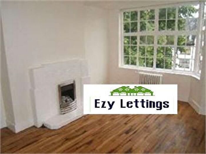 3 Bedroom Flat To Rent In Leigham Avenue, London, SW16