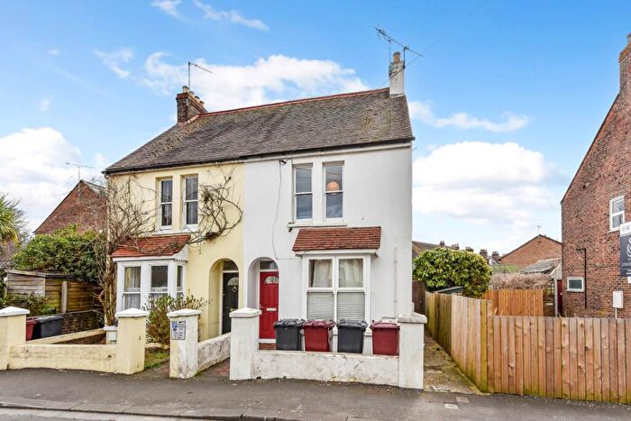 2 Bedroom Flat For Sale In Spitalfield Lane, Chichester, PO19