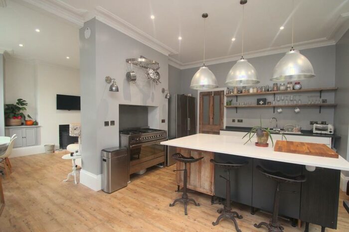 2 Bedroom Apartment To Rent In Kings Road, Harrogate, HG1