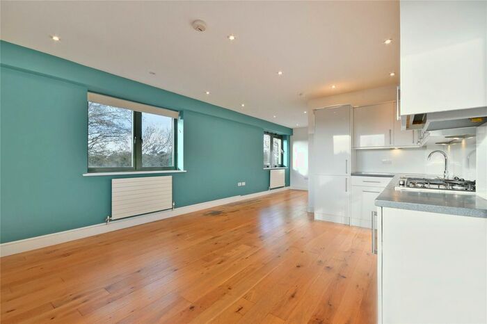 1 Bedroom Flat To Rent In Corner Hall, Hemel Hempstead, HP3