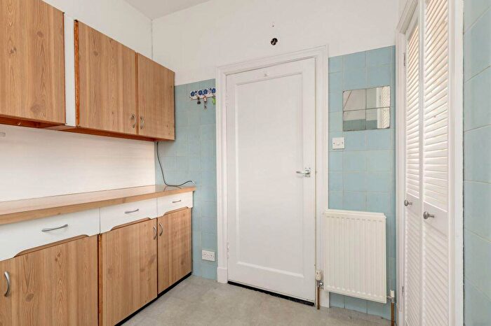 2 Bedroom Flat For Sale In Roseville Gardens, Edinburgh, EH5