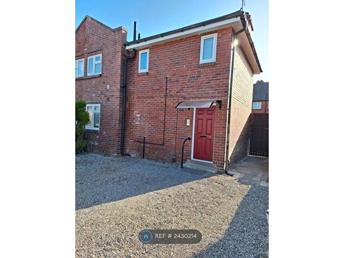 3 Bedroom Semi-Detached House To Rent In Sissons Grove, Leeds, LS10