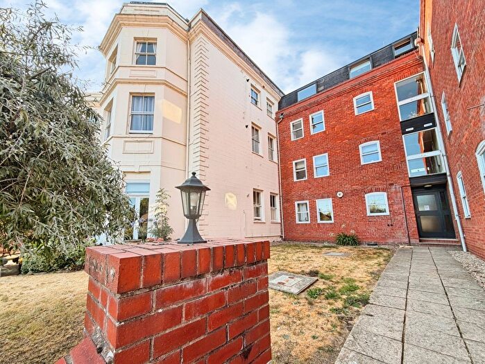 2 Bedroom Flat For Sale In Bridge Street, Kenilworth, Warwickshire, CV8