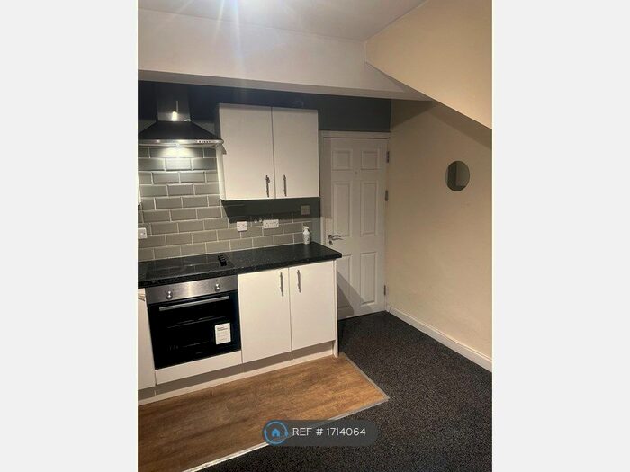 1 Bedroom Flat To Rent In Bexley View, Leeds, LS8