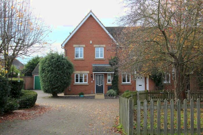 3 Bedroom Semi-Detached House To Rent In Anatase Close Sittingbourne Kent, ME10