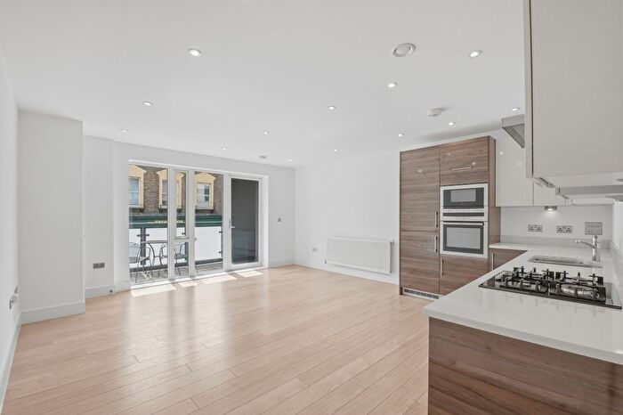 2 Bedroom Flat For Sale In Sidney Road, Brixton, London, SW9