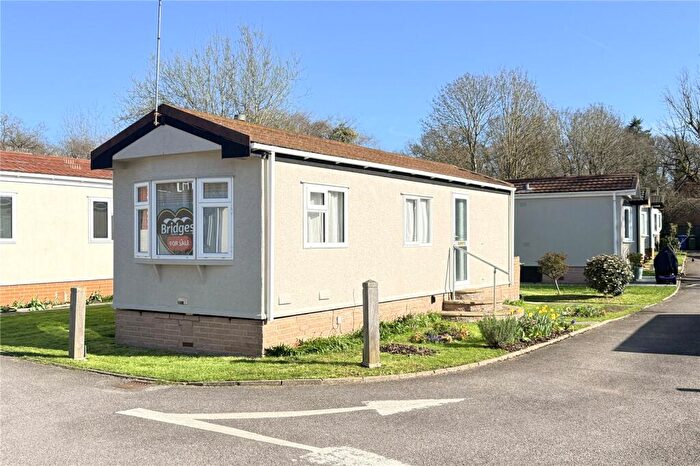 1 Bedroom Mobile Home For Sale In Cavendish Park, Yorktown Road, Sandhurst, GU47