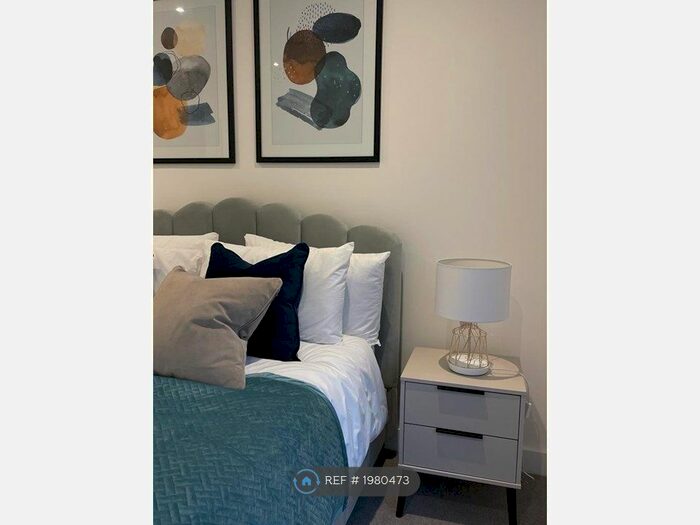 2 Bedroom Flat To Rent In Raphis Court, London, NW2