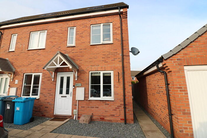 3 Bedroom End Of Terrace House To Rent In Brockwell Park, Kingswood, HU7