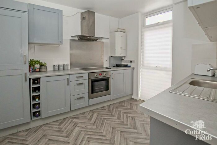 3 Bedroom Apartment To Rent In Green Lanes, London, N21