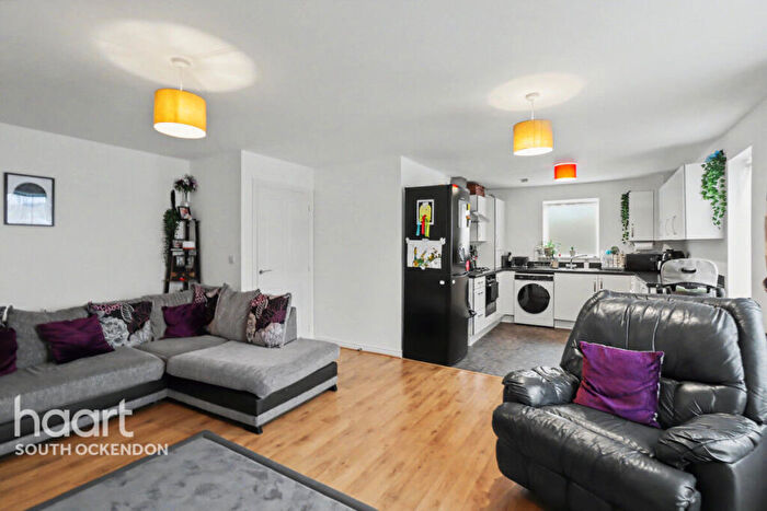 2 Bedroom Apartment For Sale In Meadow Drive, Aveley, RM15