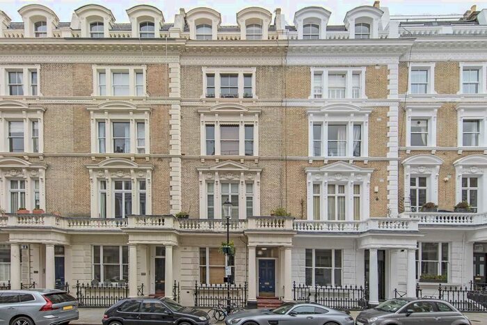 2 Bedroom Flat To Rent In Clanricarde Gardens, London, W2