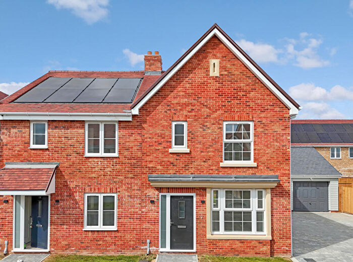 2 Bedroom Semi-Detached House For Sale In Hanningfield Park, Rettendon Common, CM3