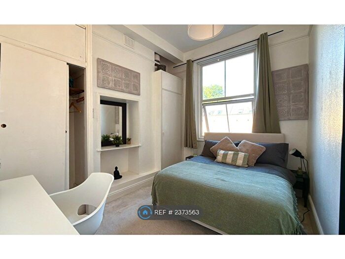 2 Bedroom Flat To Rent In Burnt Ash Hill, London, SE12