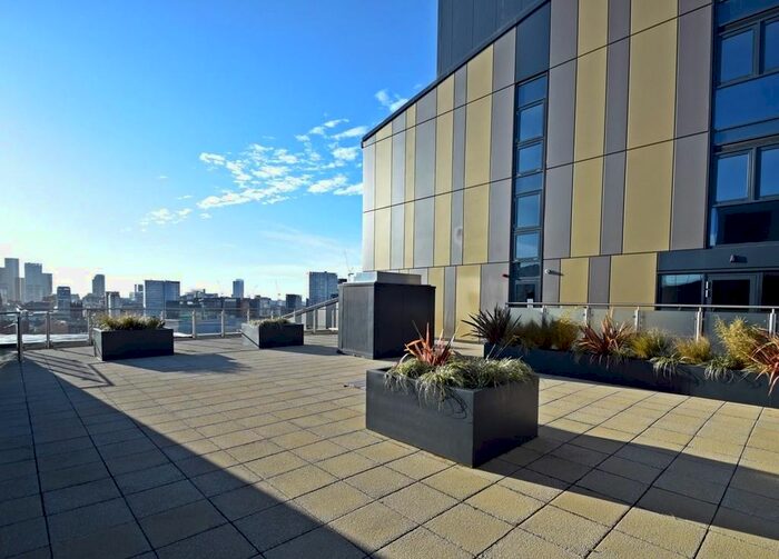 2 Bedroom Flat To Rent In The Hallmark, Cheetham Hill Road, Manchester, M4