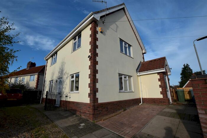 3 Bedroom Maisonette To Rent In Lilian Close, Hellesdon, Norwich NR6