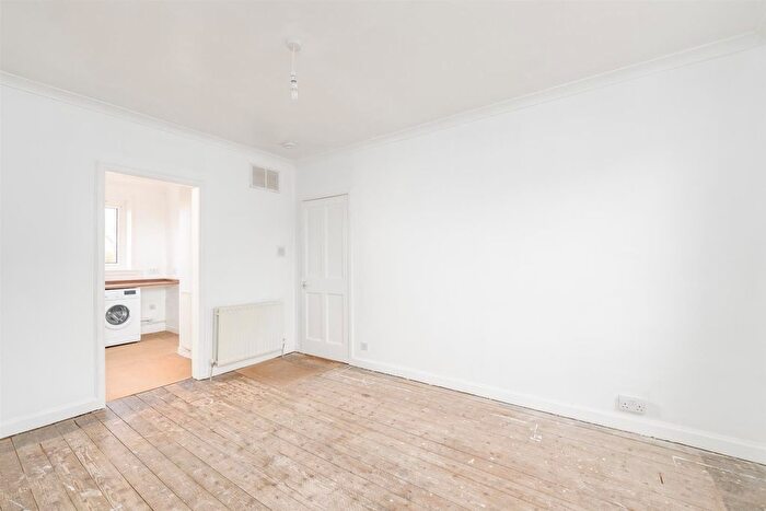 2 Bedroom Flat For Sale In Orchard Park, Kelso, TD5