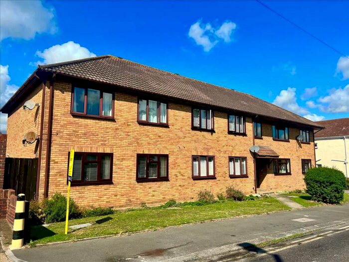 2 Bedroom Apartment To Rent In Leigh On Sea, SS9