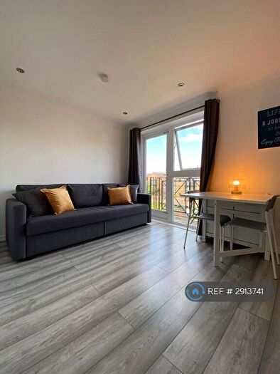 1 Bedroom Flat To Rent In Falcon Way, London, E14