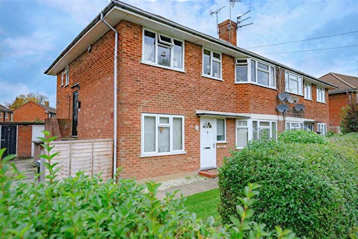 2 Bedroom Maisonette For Sale In Old Dean, Bovingdon, Hemel Hempstead, HP3