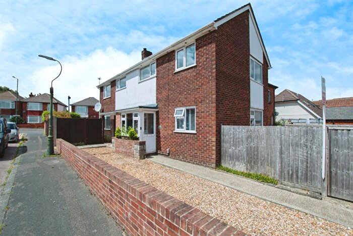 2 Bedroom Flat For Sale In Heaton Road, Bournemouth, BH10