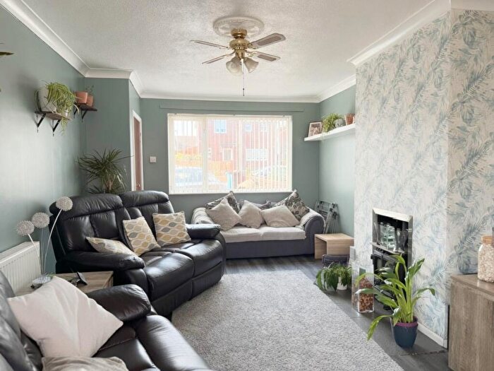 3 Bedroom Terraced House For Sale In Allenby Road, Poole, BH17 - Photo 2