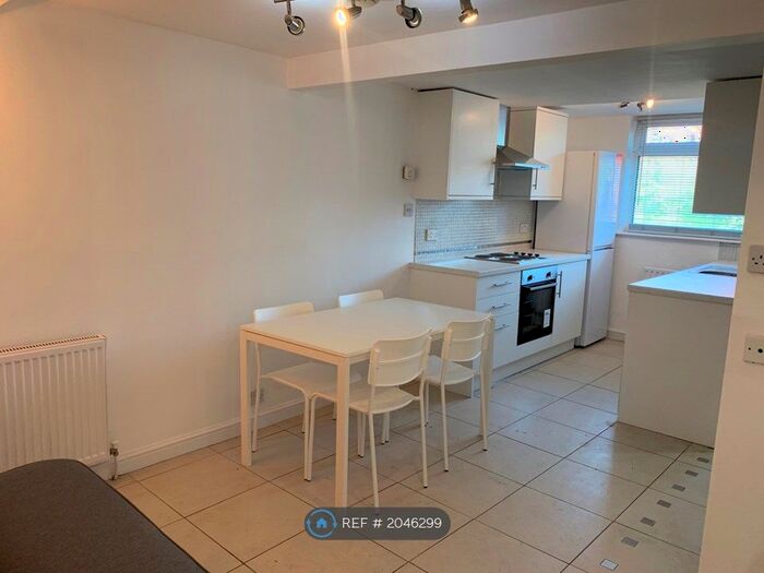 3 Bedroom Flat To Rent In Ranmoor, Sheffield, S10