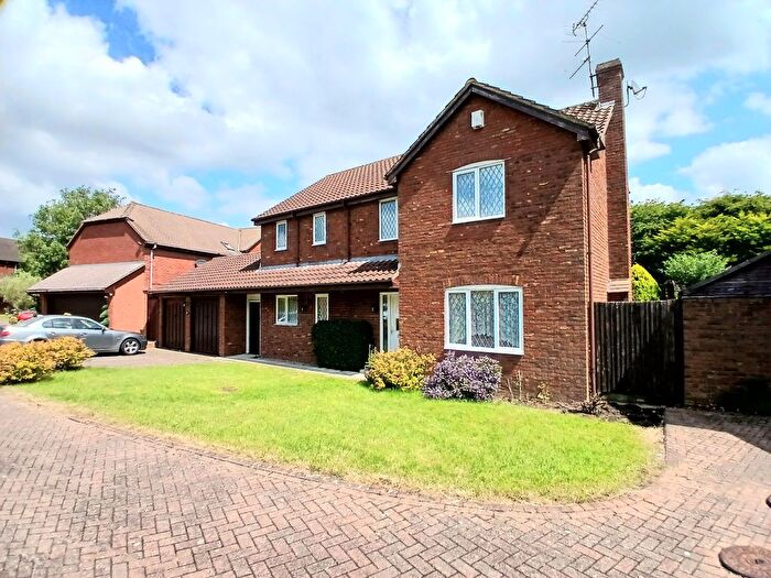 4 Bedroom Property To Rent In Arnold Close, Stevenage, SG1