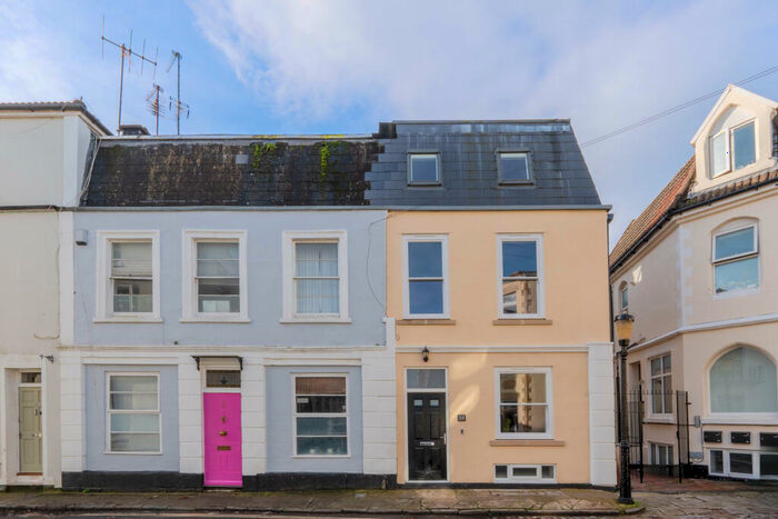 4 Bedroom Semi-Detached House To Rent In Oakfield Road, Clifton, Bristol, BS8