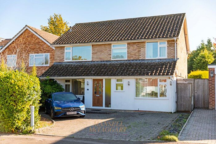 4 Bedroom Detached House For Sale In Warren Close, Felbridge, RH19