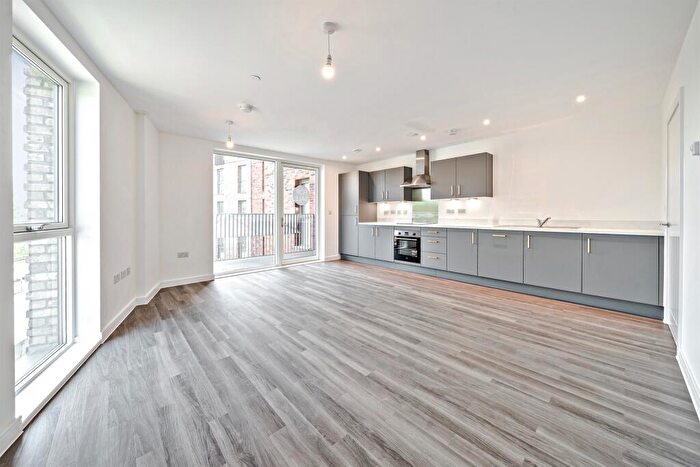 2 Bedroom Apartment For Sale In Moorbridge Road, Maidenhead, SL6