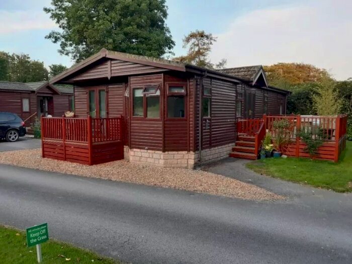2 Bedroom Mobile/park Home For Sale In Millness Leisure Park, Crooklands, Milnthorpe, LA7