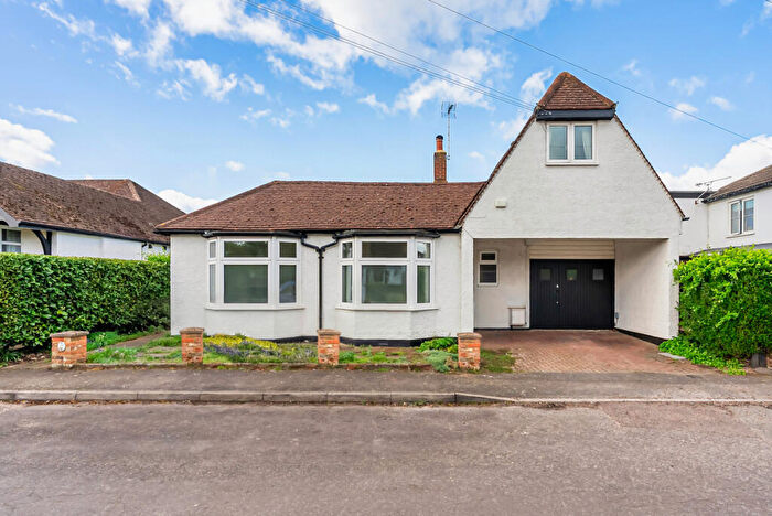 3 Bedroom Detached Bungalow For Sale In Masonic Hall Road, Chertsey, KT16