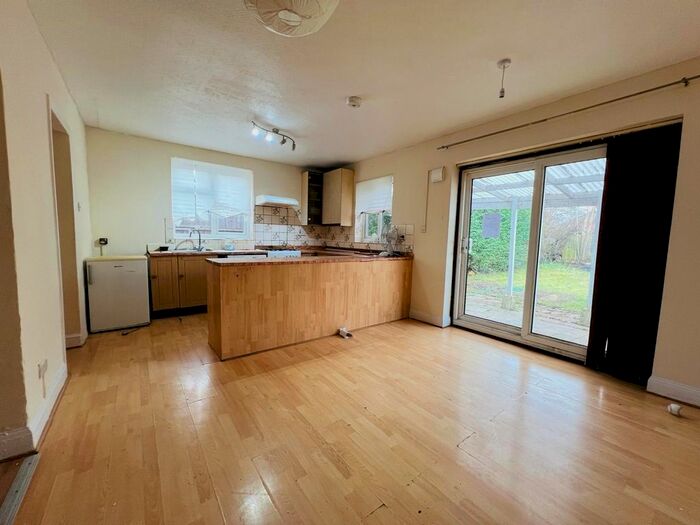 4 Bedroom Detached House To Rent In Penderel Road, Hounslow, TW3