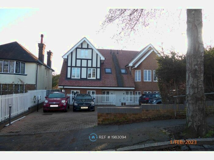 2 Bedroom Flat To Rent In Downsway, South Croydon, CR2