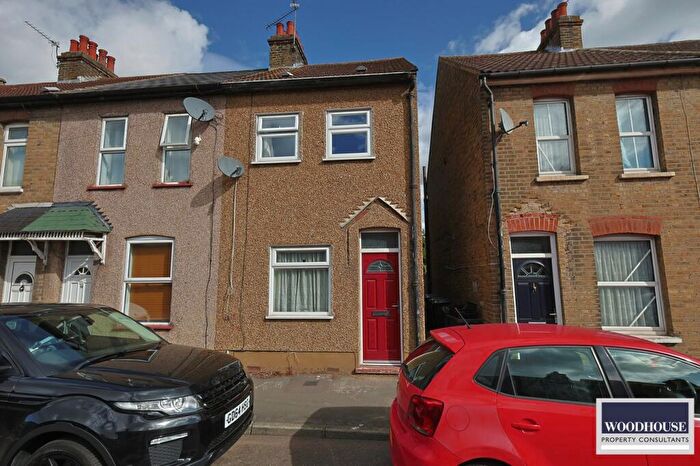 2 Bedroom Terraced House For Sale In Cadmore Lane, Cheshunt, EN8