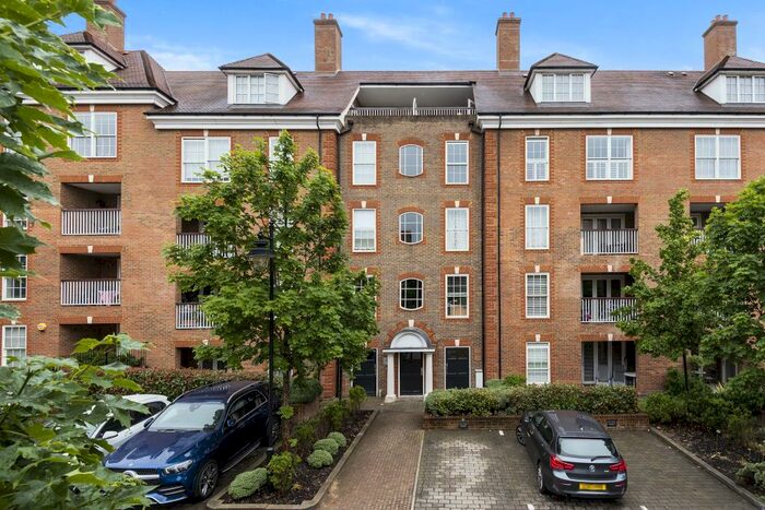 2 Bedroom Apartment To Rent In Ashridge Close, Finchley, N3