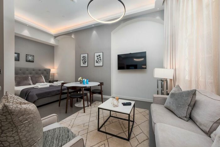 Studio To Rent In Kensington Court, Kensington, London, W8