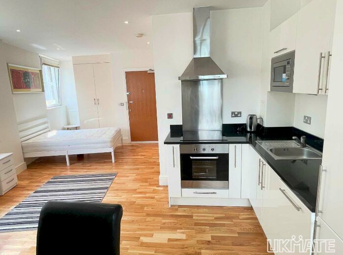 Studio To Rent In Lanterns Way, London, E14