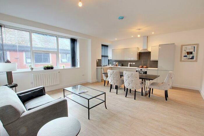 1 Bedroom Flat To Rent In Pavilions Court, Trowbridge, BA14